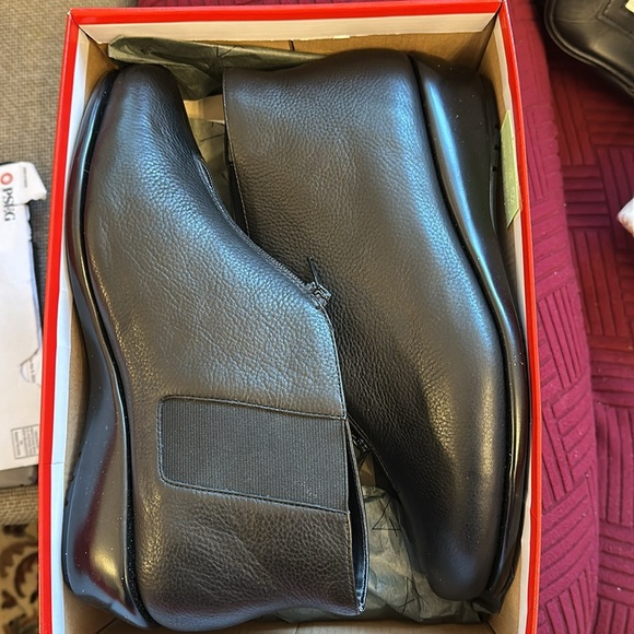 Aerosoles booties in the style allowance Size 11w - Picture 3 of 7